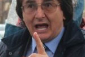 ABERANT. Primarul Nicolae Robu îi ameninţă pe şoferii cu maşini de CS! Vor avea restricţii la parcări în Timişoara, dacă nu îşi iau numere de TM!