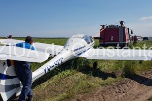 Imagini de la eveniment: Aterizare fortata la Tuzla. Un avion a ajuns in afara pistei  (galerie foto+video)    