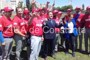 Imagini de la eveniment: Constanta. Romania a invins iar echipa SUA la baseball. Cine le-a inmanat invingatorilor Trofeul 