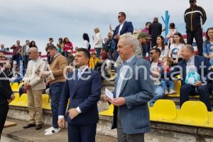 UPDATE Imagini de la eveniment: Ambasadorul SUA in Romania, Hans Klemm, prezent la stadionul Portul din Constanta, la intalnirea de baseball Romania - SUA (galerie foto+video)          