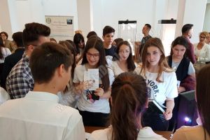 Vineri, ultima zi a Târgului de Oferte Educaţionale! Elevii au la dispoziţie aproximativ 2000 de locuri în învăţământul liceal