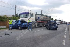 Trafic blocat pe DN 72 în urma unui carambol în care au fost implicate 6 maşini