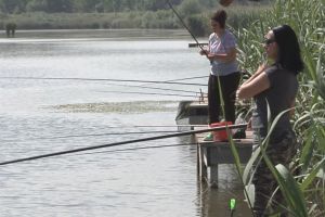 Concurs de pescuit pentru doamne şi domnişoare