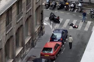 Un bărbat a atacat cu cuţitul mai multe persoane în centrul Parisului