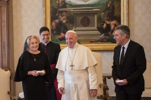 Un preot sucevean, interpret la întâlnirea dintre Papa Francisc şi premierul Viorica Dăncilă
