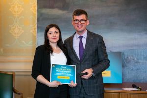 O angajată a McDonald’s Suceava, premiată de companie pentru rezultate bune la facultate ...