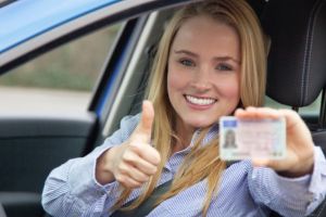 Nu ai carte, nu vei mai putea conduce! De la 1 iulie cei care nu au minim 10 clase nu vor mai putea obţine permisul de conducere