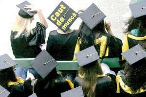 Învăţământul – praf în ochi: Diplomă de absolvire sau carnet de şomer?