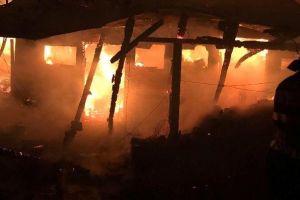 FOTO-ULTIMĂ ORĂ: Incendiu la Urecheşti
