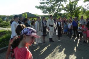 FOTO: ”Comori Cugirene” cu IMPACT, în Parcul Stadion din Cugir, prezentate de echipa Colegiului Tehnic ”Ion D. Lăzărescu” Cugir