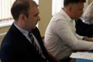 Spoială în şedinţele publice! Dezinteresată?