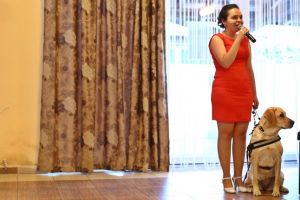 Cainele care aduce lumina unei nevazatoare: Daisy m-a scos din multe incurcaturi