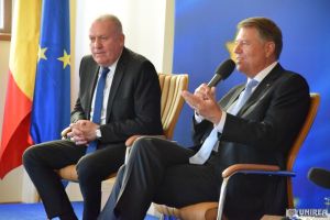 Cum i-a descris primarul Rotar preşedintelui Iohannis comunitatea din Blaj: Aici oamenii muncesc serios şi se distrează decent. Lumea merge la biserică, teatru şi sport