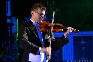 Alexandru Tomescu cântă cu vioara Stradivarius Elder - Voicu, la Oradea