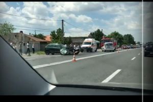 Accident grav la Valea Calugareasca. O femeie si un copil, trasportati la Urgente