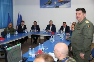 Prezent în Bacău, ministrul Apărării Naţionale a anunţat noi investiţii pentru Forţele Aeriene