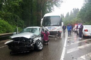 Accident cu patru răniţi, pe DN 17, în pădurea de la Ilişeşti
