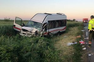 Accident cu un microbuz plin cu muncitori, intre Gelu si Varias. O persoana a decedat