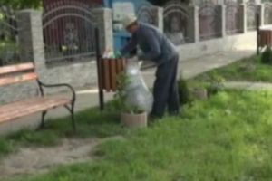 ”Comuna leneşilor” a rămas cu 7 asistaţi. Soluţia primarului