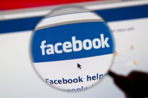 Trei din patru oameni îşi judecă prietenii pe baza profilului de Facebook!