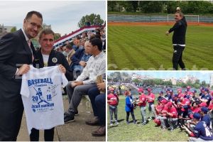 Meci Romania - SUA la Constanta. Trofeul Jackie Robinson“:  Rege“ la fotbal, Gica Hagi a aruncat prima minge la baseball (galerie foto+video)