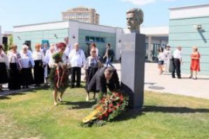 Bustul lui Vida Gheza, dezvelit in prezenta Mitropolitului Clujului