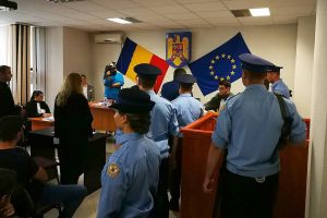 Viitorii agenţi de penitenciare au participat la un proces penal simulat