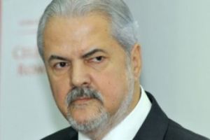 Adrian Năstase despre poliţica externă, interesele celorlalţi şi interesele României. „Ne orientăm, în continuare, după  «licurici»?” 