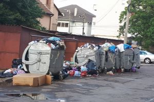 Criza gunoiului, la Arad. Cum s-a ajuns aici şi cine sunt vinovaţii