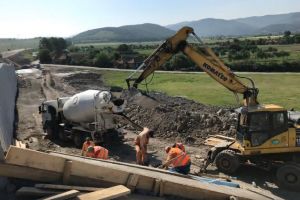 Pe lotul 4 din autostrada spre Deva totul merge excelent