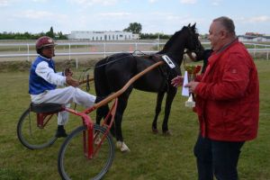 Viceprimarul Ganea a inmanat premiul cel mare la cursa de trap „Premiul de Mai”. Locul 1 i-a revenit armăsarului Ramon II