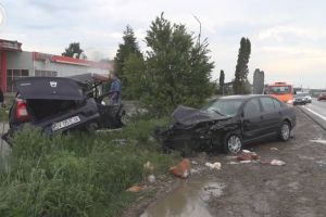 O femeie moartă şi încă şase răniţi, după accidente produse pe carosabil ud