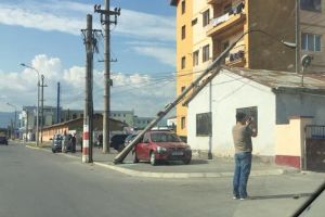VIDEO FOTO Autoturism distrus de utilajul de ridicat maşini în Sibiu