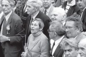 SCANDALOS: Doina Cornea NU a primit un loc de veci GRATUIT, aşa cum prevedea LEGEA! 