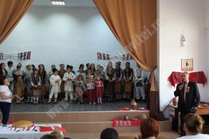 Portul popular românesc, sărbătorit la Scheiu de Jos, din initiaţiva fiilor satului