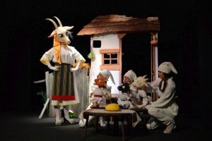 Teatrul de Păpuşi ”Prichindel” din Alba Iulia, invitat la Festivalul Internaţional de Animaţie „Gulliver” şi Festivalul de Teatru pentru Copii „Arcadia”, cu spectacolul ”Capra cu trei iezi”