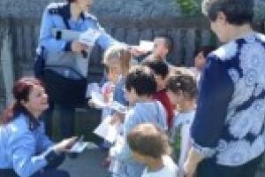 Daca e luni, politistii vorbesc copiilor / 100 de zile de mesaje preventive
