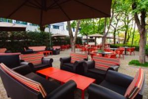 Terasa Univers T s-a deschis. ”Meniul zilei Univers T” este servit zilnic - FOTO