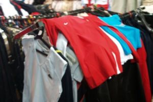 Haine fake vândute în Târgul Obor din Sibiu