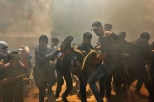 Vărsarea de sânge a marcat un preludiu violent înainte de deschiderea ambasadei lui Donald Trump