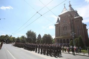 Ziua Eroilor la Timisoara: defileaza garda de onoare, slujbe de pomenire si depuneri de coroane