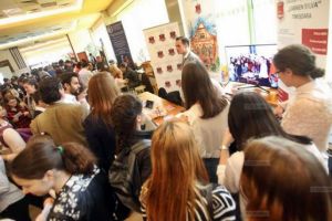 Targul Liceelor Timisene. Elevii de gimnaziu pot decide la ce scoala vor invata din clasa a IX-a