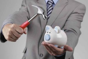 Îndatorarea României, mai accentuată cu un sfert faţă de anul trecut, cu un deficit de 967 milioane euro în primul trimestru