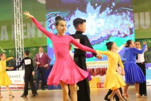 „Dansul Florilor”, încă o ediţie de rafinament, stil şi strălucire