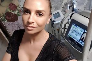 Cum arată SÂNII Adinei Halas, după ce şi-a pus silicoane! Fosta asistentă TV a slăbit 32 de kilograme şi arată DEMENȚIAL