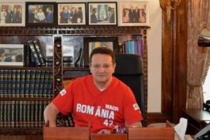 Peste 4.000 de vizitatori la Ambasada României din Washington. Maior, în centrul atenţiei la Ziua Porţilor Deschise şi a sărbătoarea Centenarului