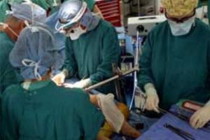 Obiceiul ZILNIC care îţi DISTRUGE OASELE. Avertismentul specialiştilor dă FIORI