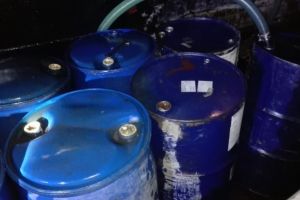 Constanteni, prinsi in timp ce sustrageau motorina de la o nava (galerie foto)