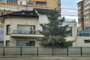 Cum a reuşit un proxenet să strângă o jumătate de milion de euro cu o singură prostituată. Tânăra a fost exploatată sexual din adolescenţă