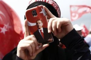 „Sultanul” Erdogan preia frâiele economiei în Turcia. Lira turcească în cădere liberă